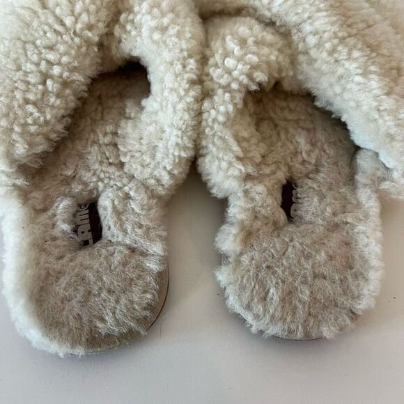 LAM Slippers Womens Size 7 Wool Beige Slip On Rubber Sole Criss Cross Strap Lamb - Picture 4 of 5